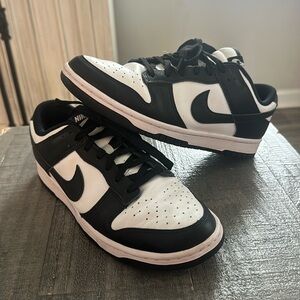 Nike Panda Dunks. Men’s 8.5/Women’s 10